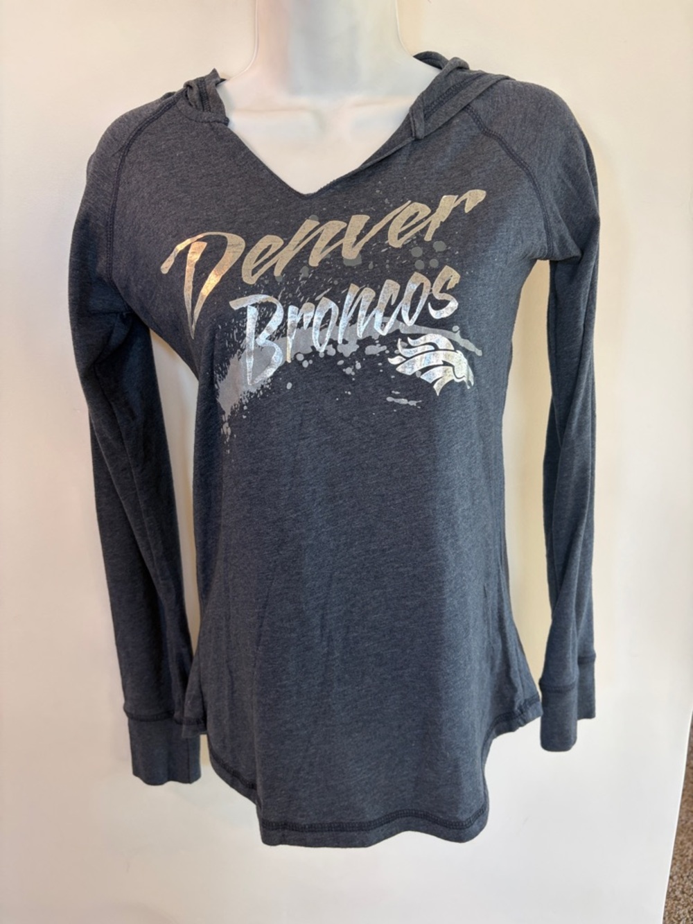 Small Women’s NFL Juniors Denver Broncos Hooded Long Sleeve TShirt Blue Silver